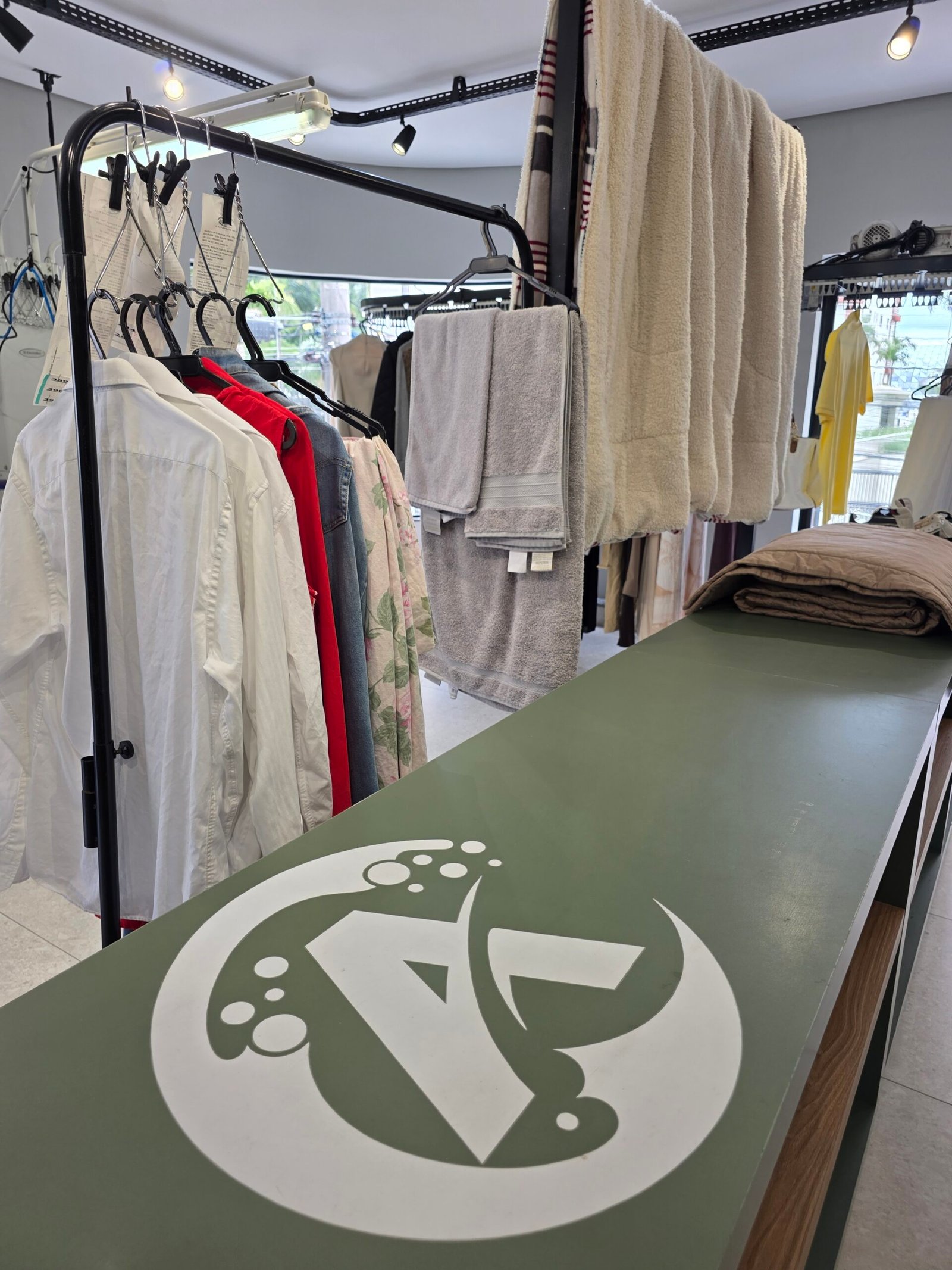 Toalhas e roupas perfeitamente dobradas